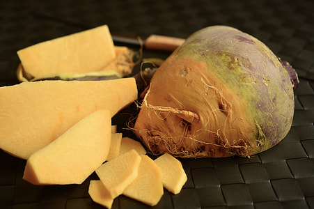 close-up photography of root crops thumbnail
