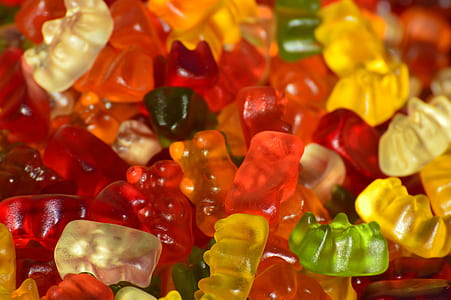 bunch of gummy bears thumbnail