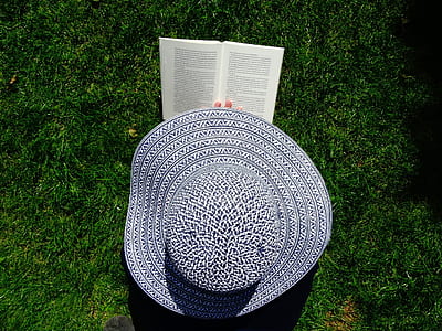 person holding gray sun hat thumbnail