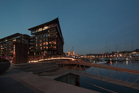 landscape photography of building thumbnail