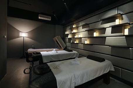 empty massage room thumbnail
