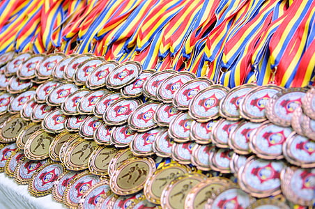 close-up photography of gold medal lot thumbnail