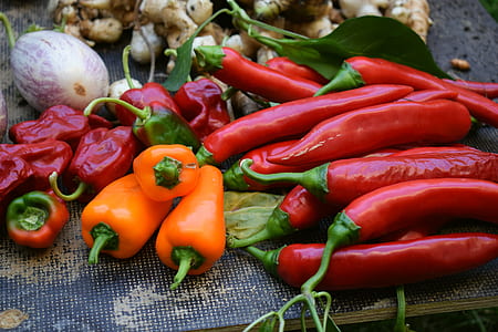 red and orange chilis thumbnail