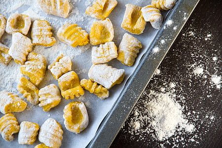 high angle photography of baked bread on tray thumbnail