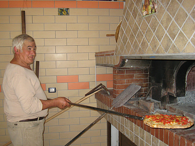 man baking pizza thumbnail