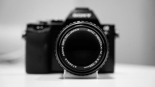 shallow focus photo of black DSLR camera thumbnail