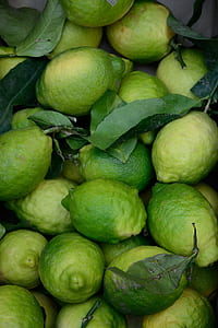 stack of green guavas thumbnail