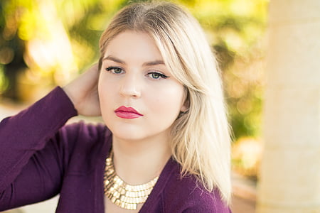 woman wearing purple top thumbnail