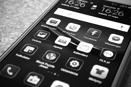 shallow focus photo of Android smartphone thumbnail