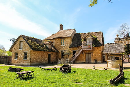 brown and black house thumbnail