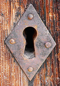 focus photo of keyhole thumbnail