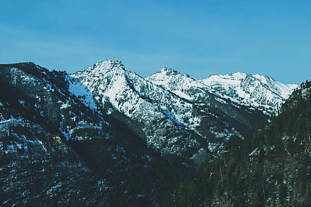 mountain covered with snow thumbnail