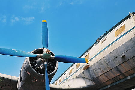gray and blue plane propeller thumbnail