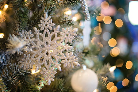 close-up photography of snow flake ornament thumbnail
