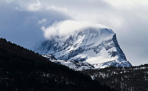 landscape photography of snowy mountain thumbnail