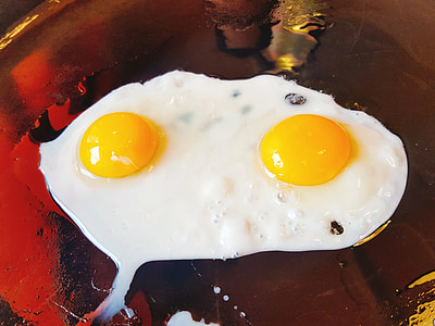 sunny side up egg on frying pan thumbnail