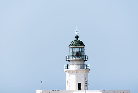 photo of white lighthouse thumbnail