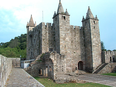 Castle, Medieval thumbnail