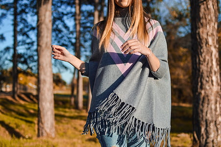 shallow focus photography of woman thumbnail