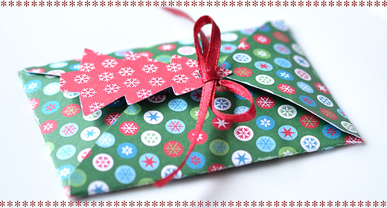 green and red greeting card closeup photo thumbnail