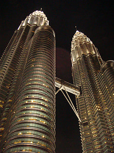 Chrysler Building photo during night time thumbnail