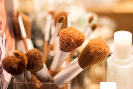 selective focus photography of brown and gray makeup brushes thumbnail
