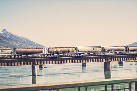 train on bridge thumbnail