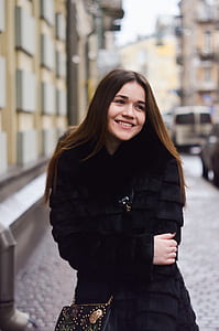 woman walking on the street thumbnail