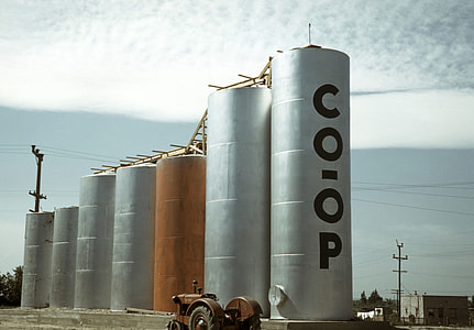 Grain elevators in Caldwell, Idaho towers thumbnail