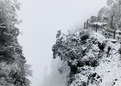 mountain covered with snow thumbnail