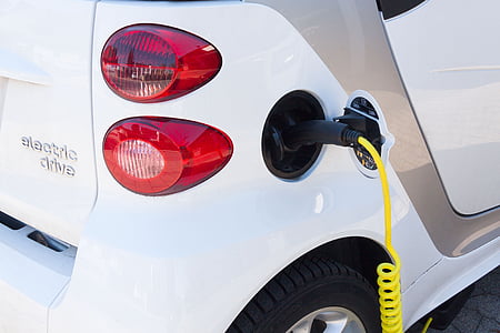 white Smart ForTwo thumbnail