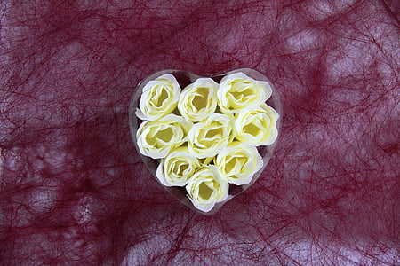 yellow roses on heart case thumbnail