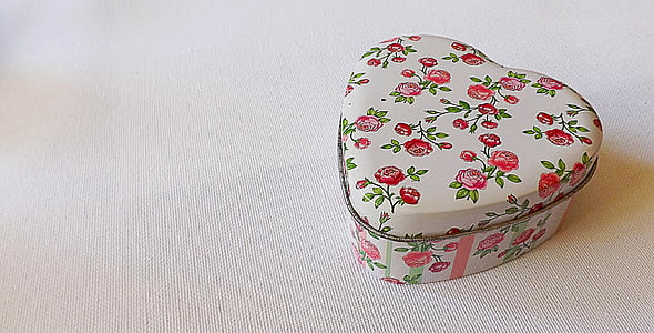 heart red and white floral tin can close up photo thumbnail