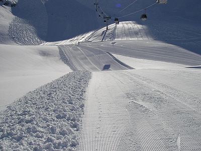 snow pile on road thumbnail