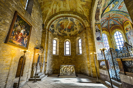 cathedral interior thumbnail
