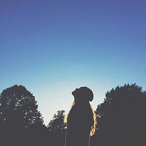 woman looking upward thumbnail