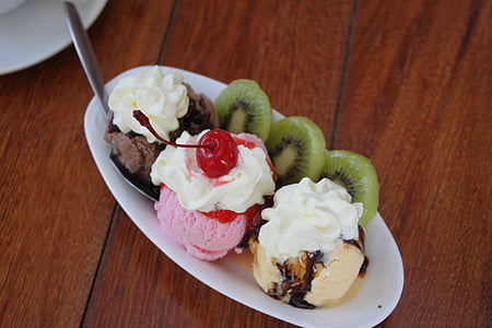 ice cream on plate thumbnail