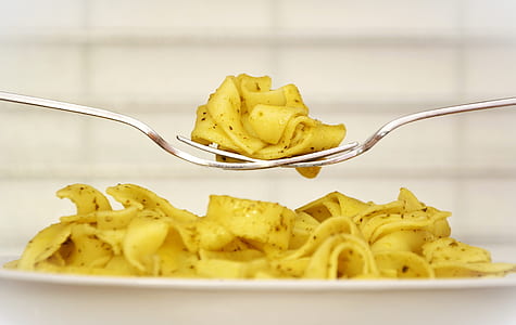 closed up photography of pasta on fork thumbnail