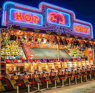 Hot Stuff arcade with Minion plush toys thumbnail