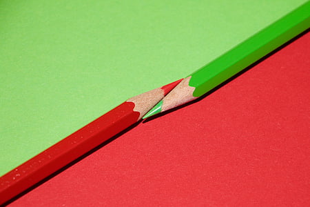 red and green colored pencils thumbnail