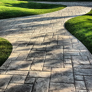 empty garden pathway thumbnail