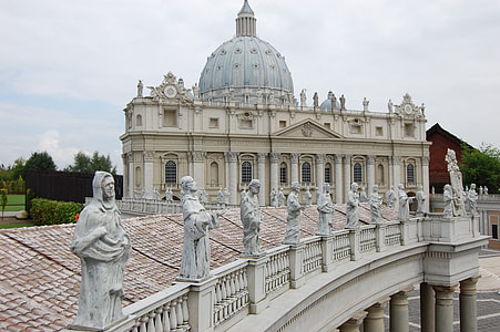 white concrete cathedral thumbnail