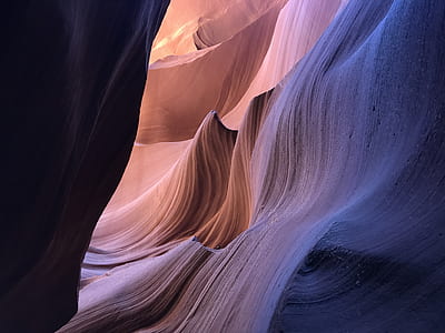 close-up photography of rock formation thumbnail