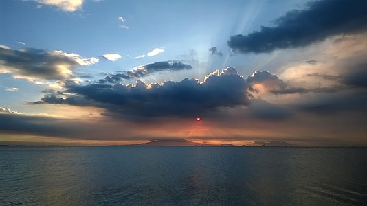 large body of water thumbnail