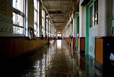 photo of empty hallway thumbnail