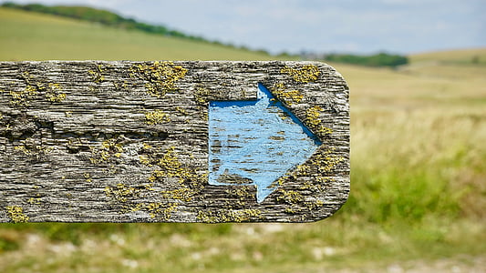gray engraved pointing right arrow thumbnail