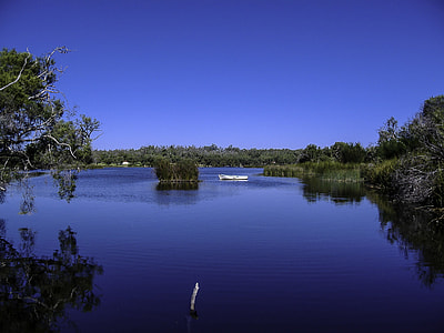 Peaceful landscape on a lake in Western Australia thumbnail