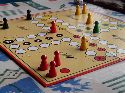 shallow focus of board game thumbnail