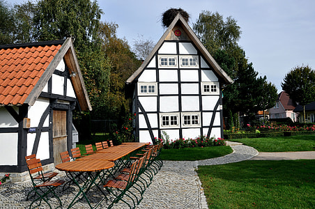 Village Square, Fachwerkhaus thumbnail