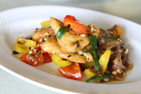 selective focus of stir fried meat with vegetables thumbnail